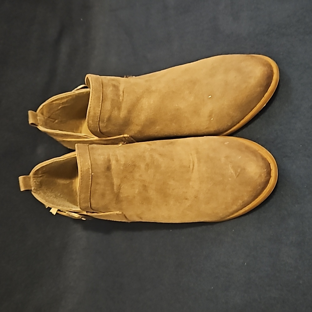 Fergalicious Battle Booties Size 7 Light Brown Suede